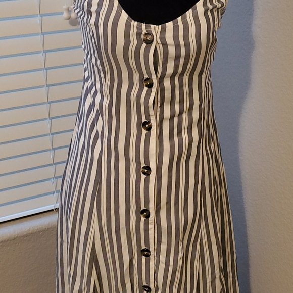 Dress - Picture 2 of 7